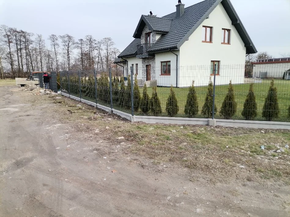 Nowoczesne ogrodzenie panelowe